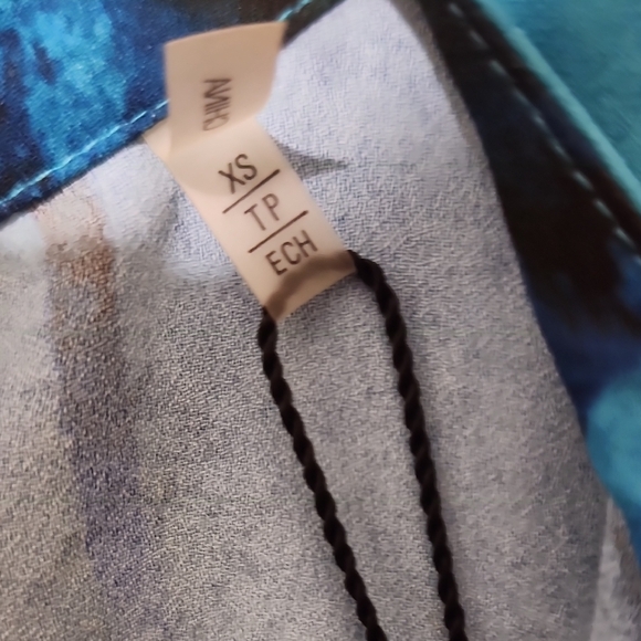 Elie Tahari Blue Blouse with Mandarin Collar and 3/4 Sleeves - Picture 3 of 11